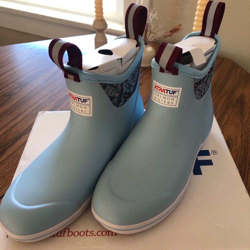 Brand new Xtratuf rubber boots
